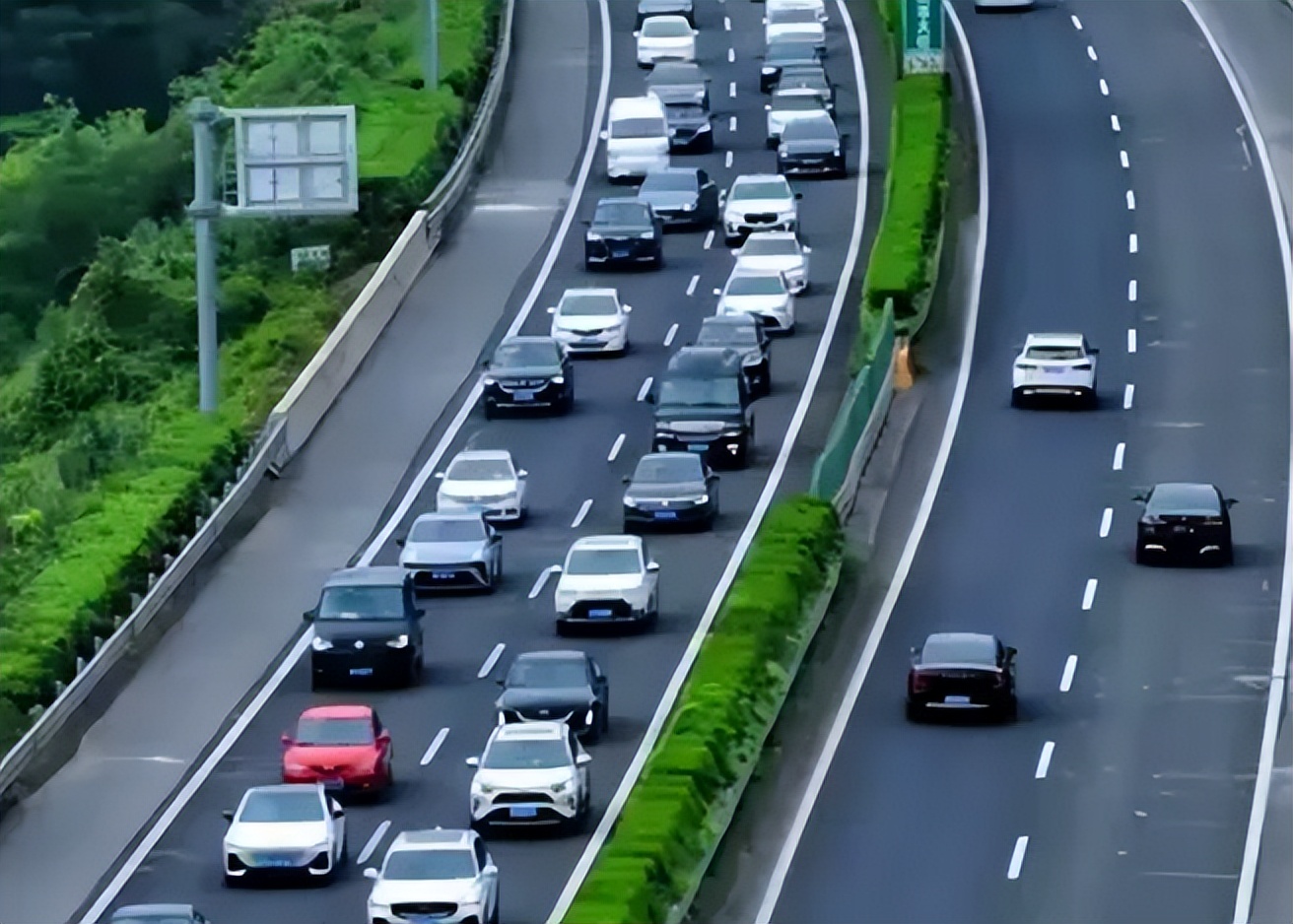 高速免费政策调整_高速节假日免费_取消节假日免费全年送3000公里免费里程