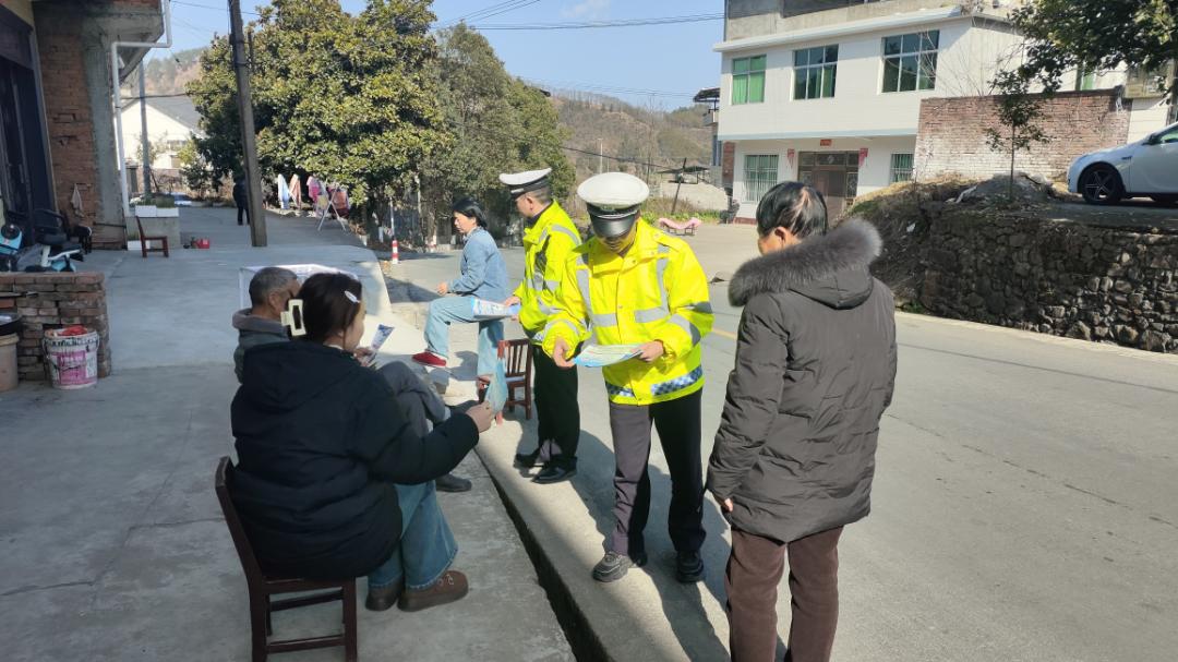 农村交通安全整治行动_违章高发地段整治_安康交警严查酒驾超载